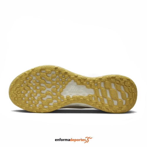 ZAPATILLA MUJER NIKE REVOLUTION 6 NEXT NATURE | SANDDRIFT/WHITE-TOPAZ GOL - Imagen 3
