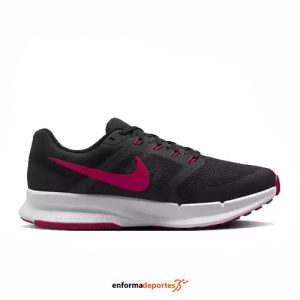ZAPATILLA HOMBRE NIKE RUN SWIFT 3 | BLACK/UNIVERSITY RED-WHIT