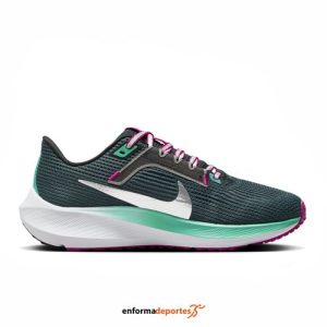 ZAPATILLA MUJER NIKE PEGASUS 40 | DEEP JUNGLE/METALLIC SILV