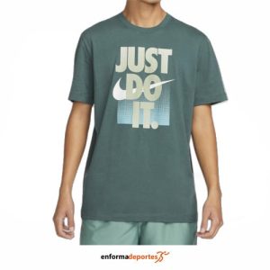 CAMISETA HOMBRE NIKE SPORTSWEAR T-SHIRT | FADED SPRUCE
